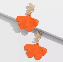 Load image into Gallery viewer, Fallin’ Leaves Earrings
