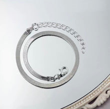 Load image into Gallery viewer, Snake Link Anklet
